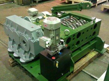 Jednomotorový drtič 600x612 s přítlakem