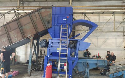 Drtič DUC16/1000/60 2x55kW s hydraulickým přítlakem 